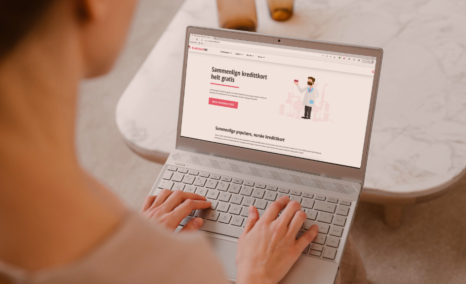 kvinne ser på TF Bank hos Compary på pc